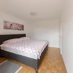 Cozy Garden Flat