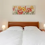 Cozy Garden Flat